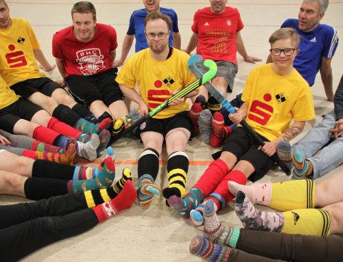 Bunte Socken als Zeichen für Vielfalt und tolerantes Miteinander
